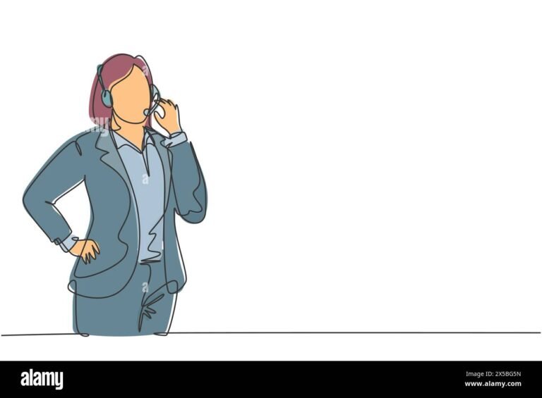 asiakaspalvelija ystavallisesti vastaamassa puhelimeen