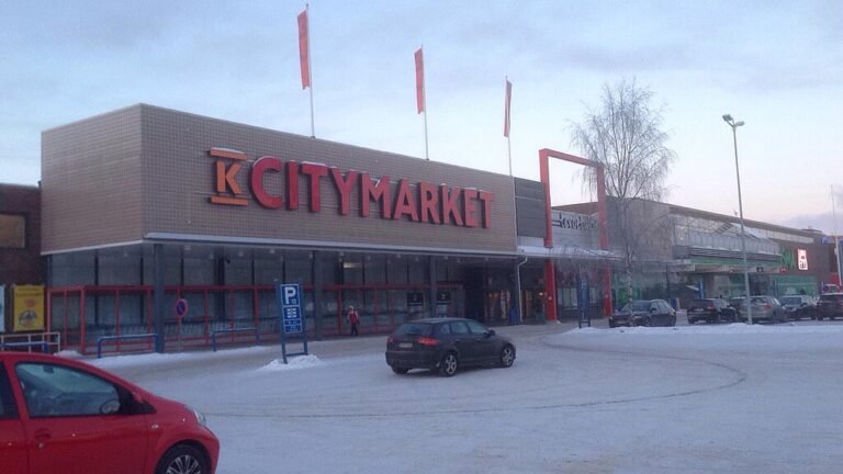 citymarket oulun moderni myymalarakennus ulkoa