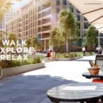 ihmiset-tutkivat-asuntoja-ja-kaupittelevat