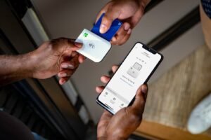 kaden kayttaja maksaa tilauksen mobiililaitteella