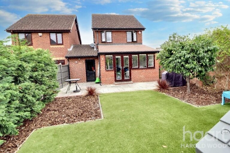 kotoisa omakotitalo siistissa pihaymparistossa