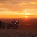 moottoripyora-suomen-maaseututeilla-auringonlaskussa