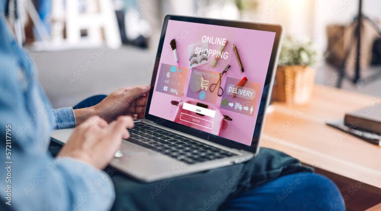 Miten Käyttää Nelly Lahjakorttia Verkkokaupassa 2 nainen ostoksilla tietokoneen aarella