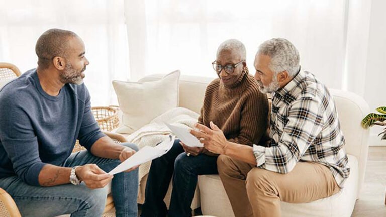 perhe arvioi kotinsa lainamahdollisuuksia