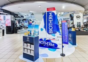 stockmannin elektroniikkaosasto macbook nayttely