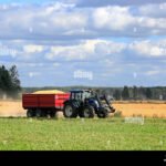 Miten Hanki Liikenne Traktori Ajolupa Suomessa traktori-maaseutupolulla-suomalaisessa-maisemassa