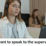 Miten Anna Tehokas Varoitus Työntekijälle Oikein tyontekija-kuuntelee-esimiehen-neuvoja-rauhallisesti