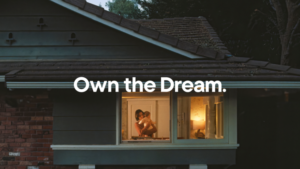 unelmahiiat katsomassa asuntoa yhdessa