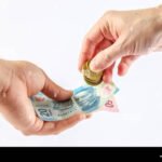 vaihdoan-kolikoita-ja-seteleita-kadessani