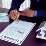 Mitä Vakuutuksia Yrittäjän Kannattaa Ottaa Yritystoimintaan yrittaja-allekirjoittamassa-vakuutussopimusta